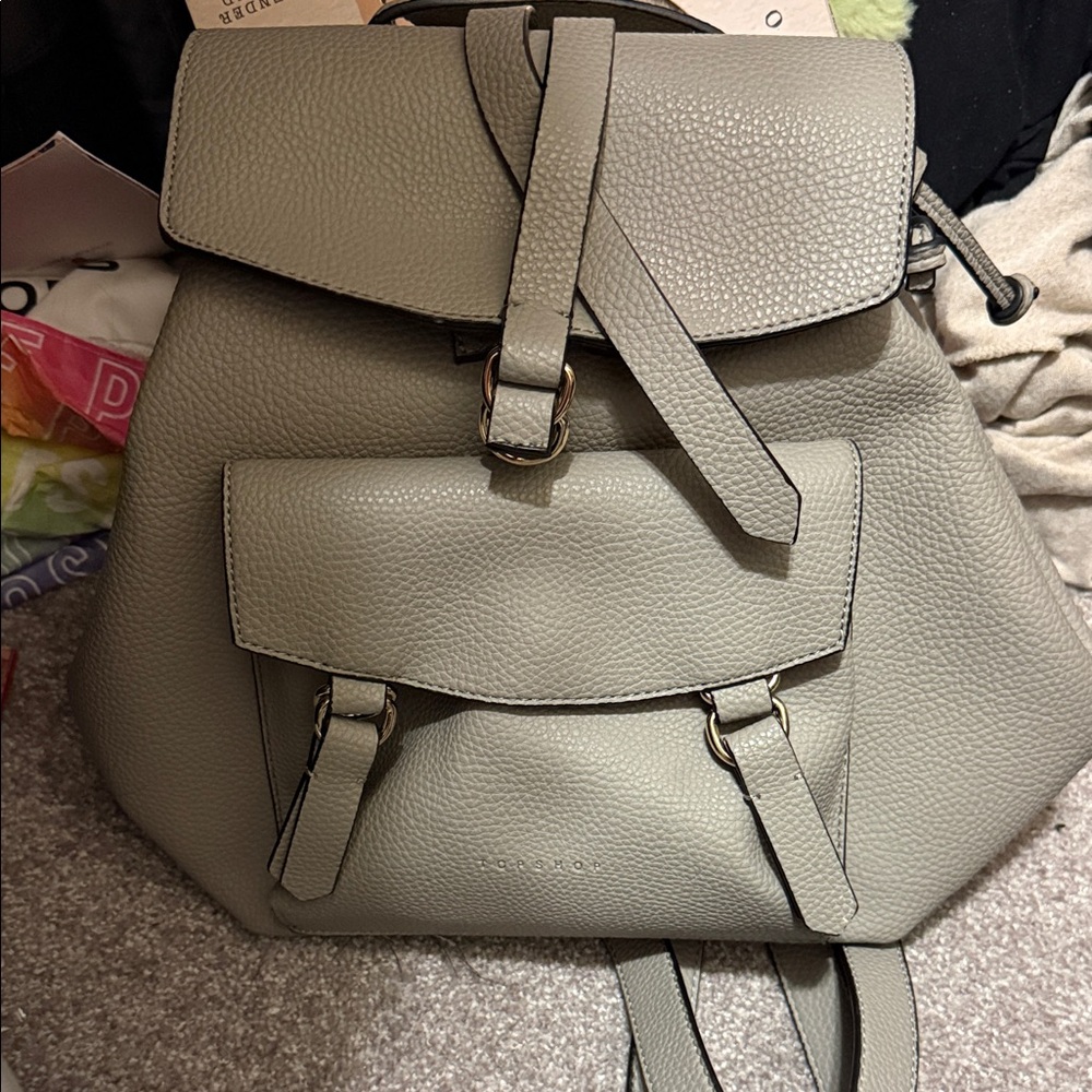 Topshop Pebbled Backpack in Light Gray